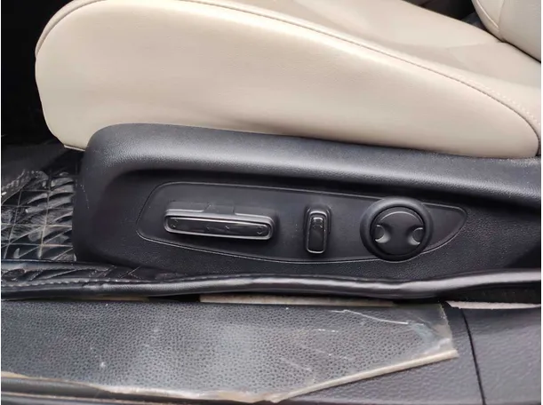 Car image 28