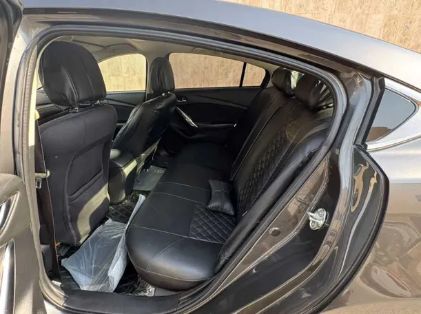Car image 13