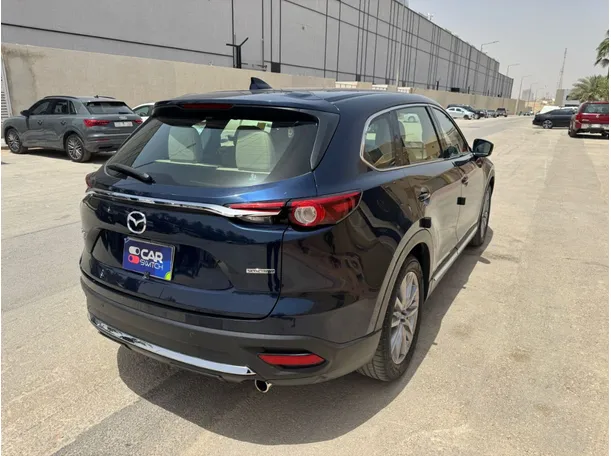Car image 5