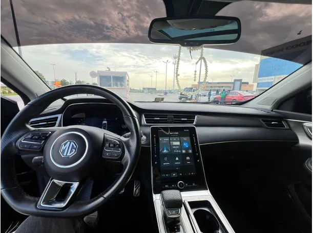 Car image 16