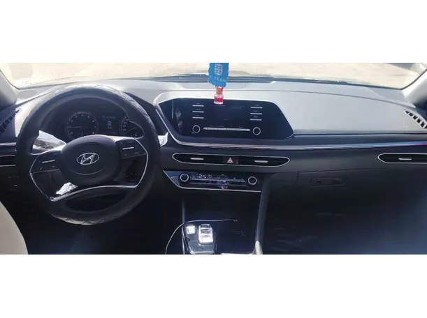 Car image 20