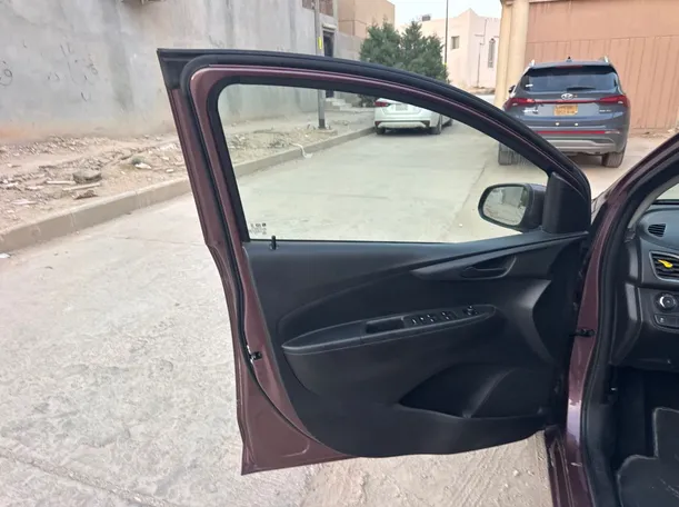 Car image 10