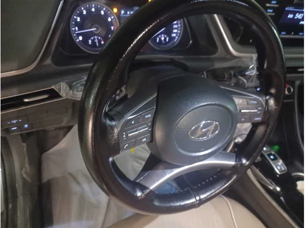 Car image 18