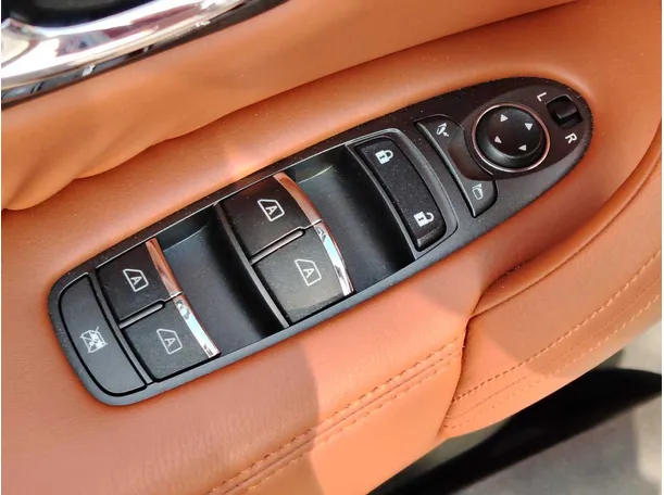 Car image 33