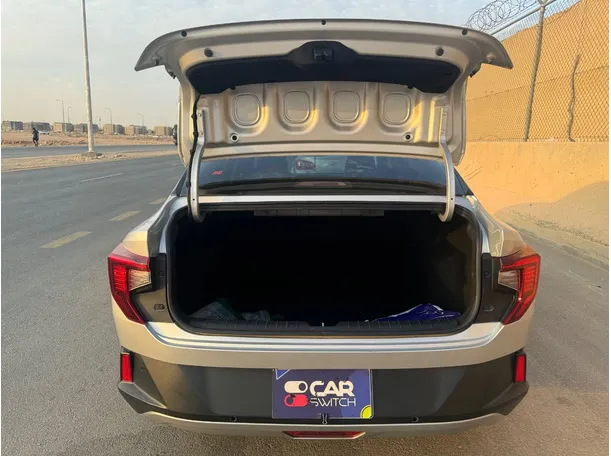 Car image 18