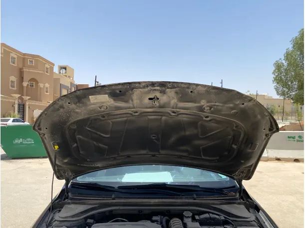 Car image 25