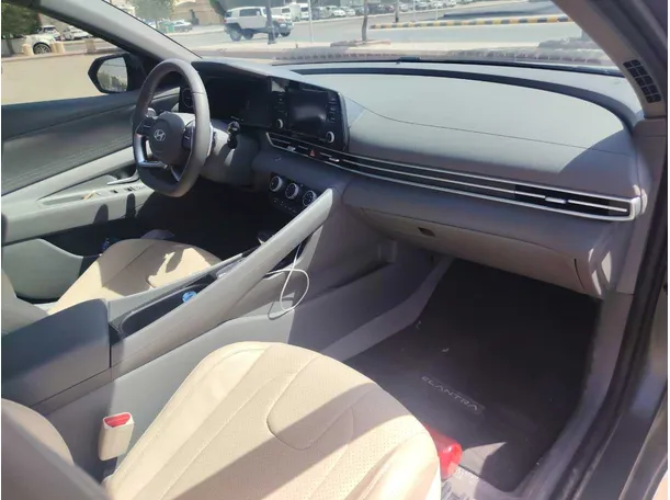 Car image 14