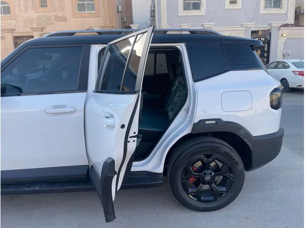 Car image 15