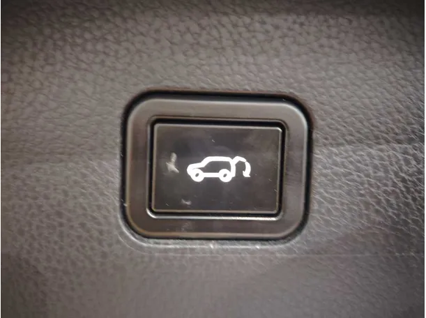 Car image 32