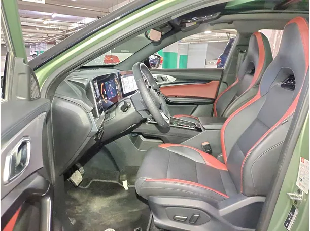 Car image 12