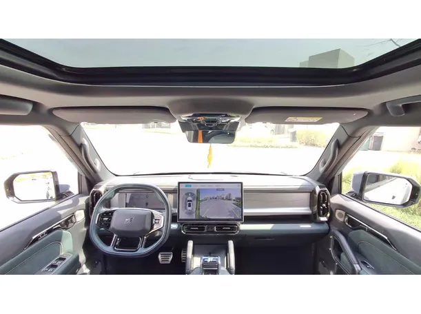 Car image 14