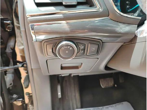 Car image 34
