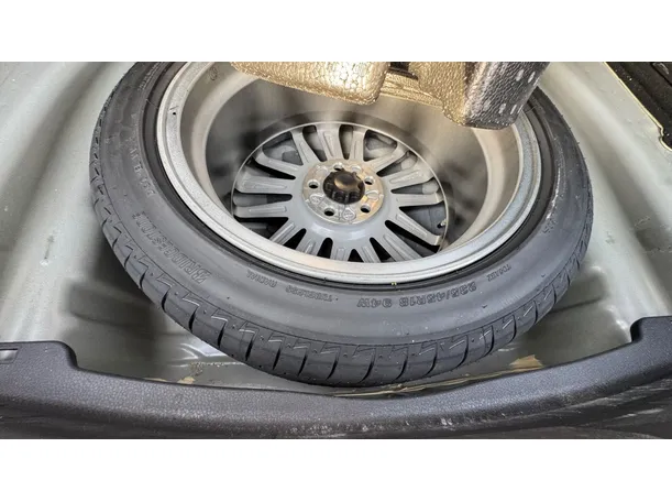 Car image 26