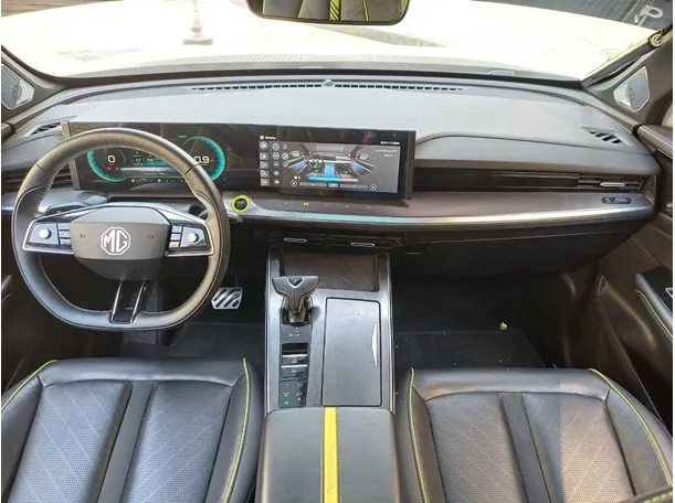 Car image 17