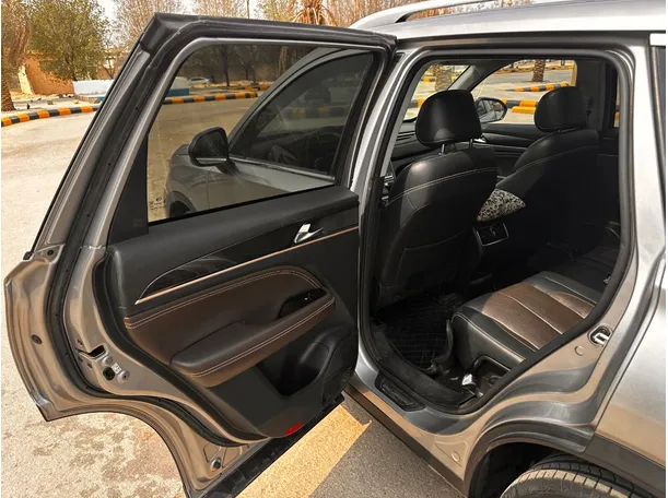 Car image 13