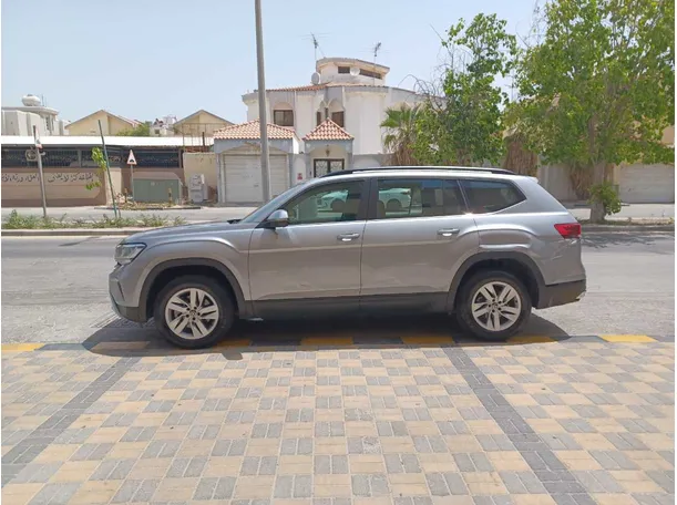 Car image 8