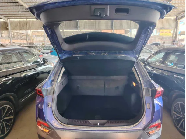 Car image 32