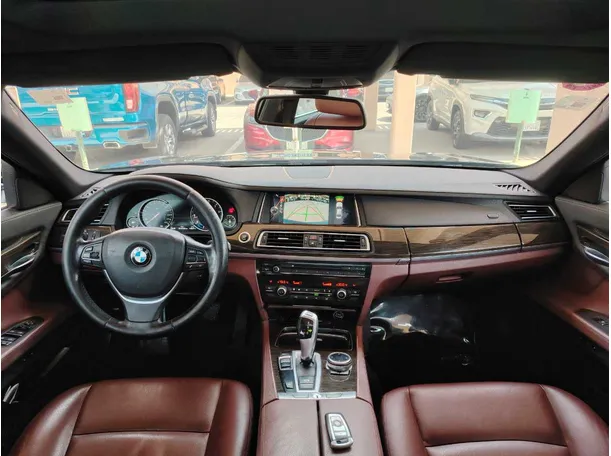 Car image 19