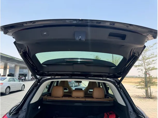 Car image 22