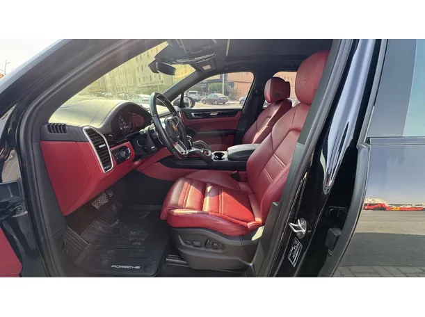 Car image 10