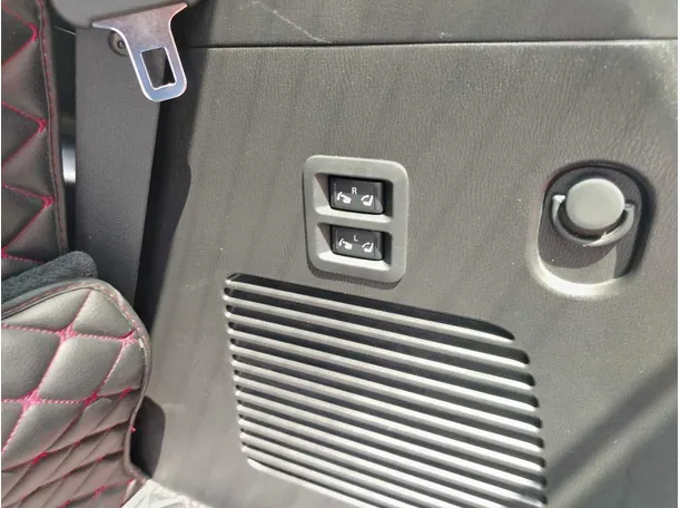Car image 39