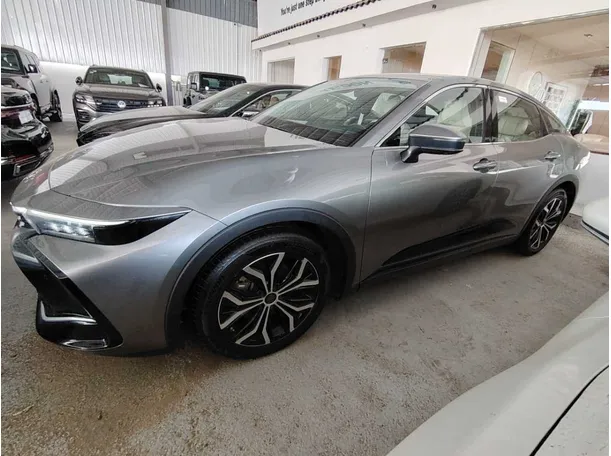 Car image 8