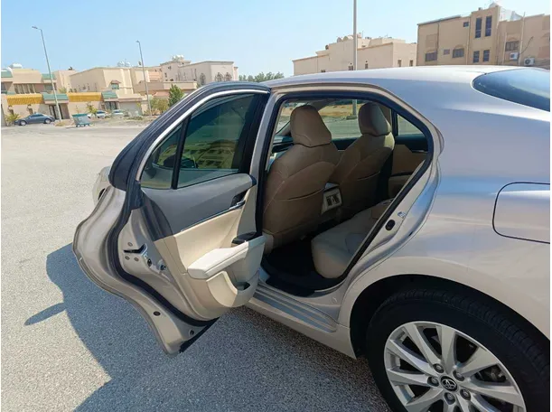 Car image 15