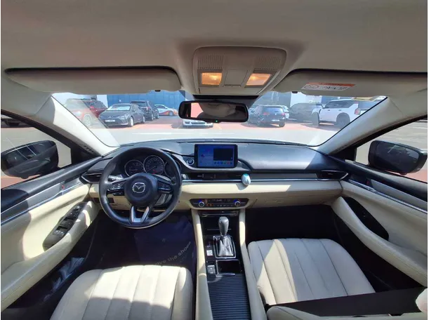 Car image 19