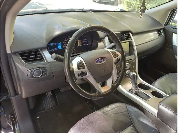 Car image 11