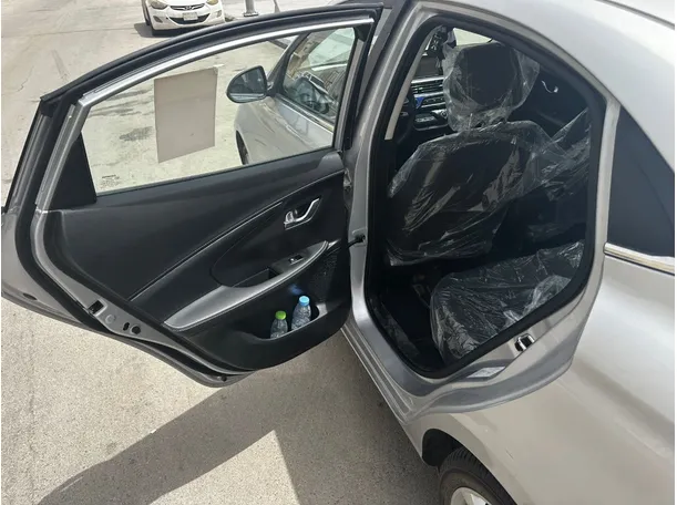 Car image 15