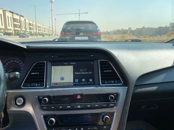 Car image 16