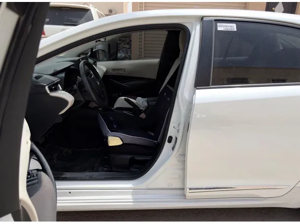 Car image 11