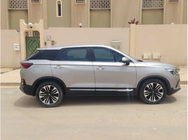 Car image 4