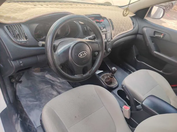 Car image 12
