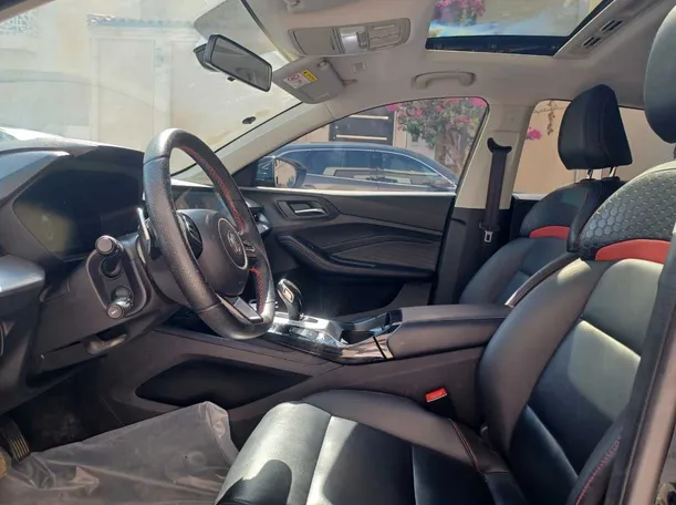 Car image 12