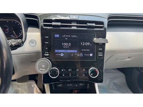 Car image 19
