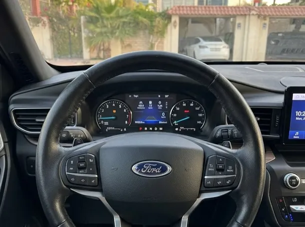 Car image 6