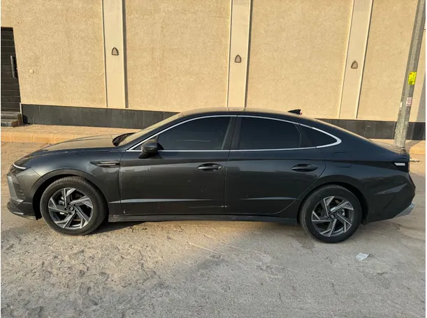 Car image 8