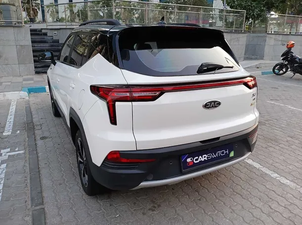 Car image 7