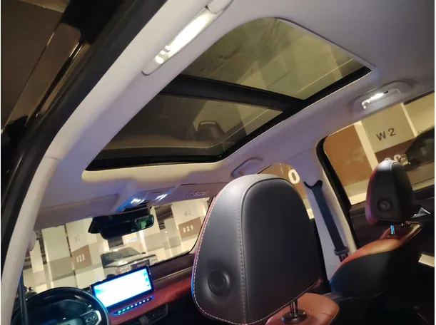 Car image 16