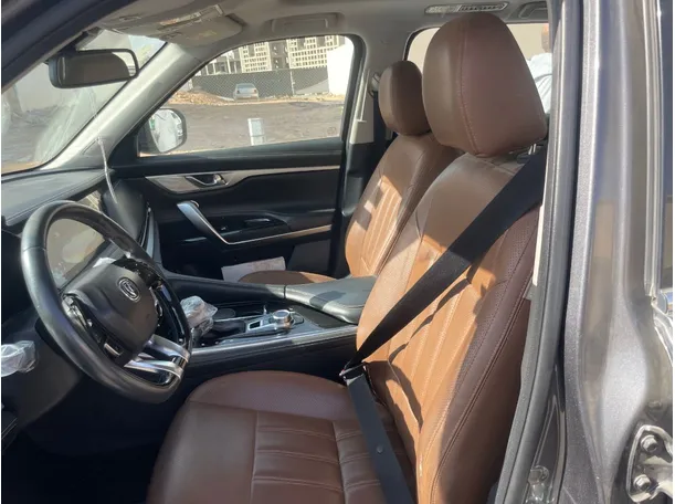 Car image 13
