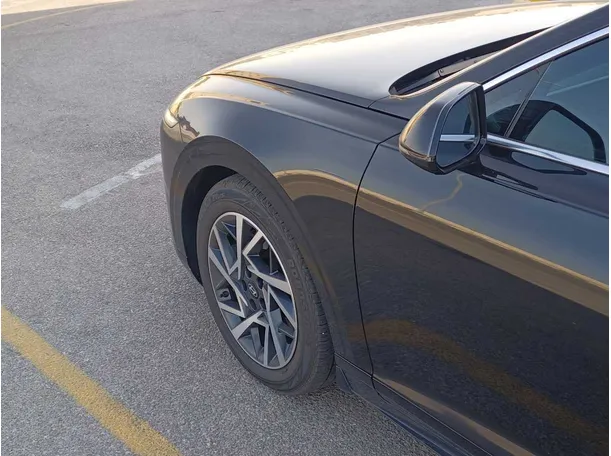 Car image 9