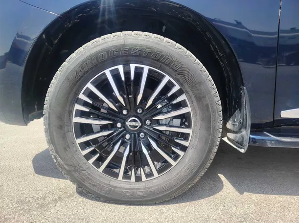 Car image 10