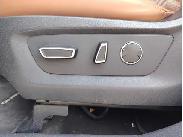 Car image 28