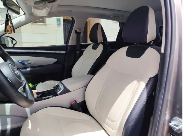 Car image 14