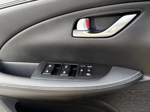 Car image 26