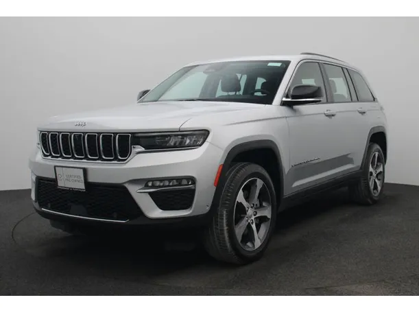 2024 جيب جراند شيروكي في الإمارات