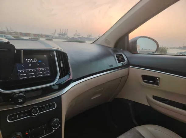 Car image 30