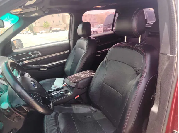Car image 13