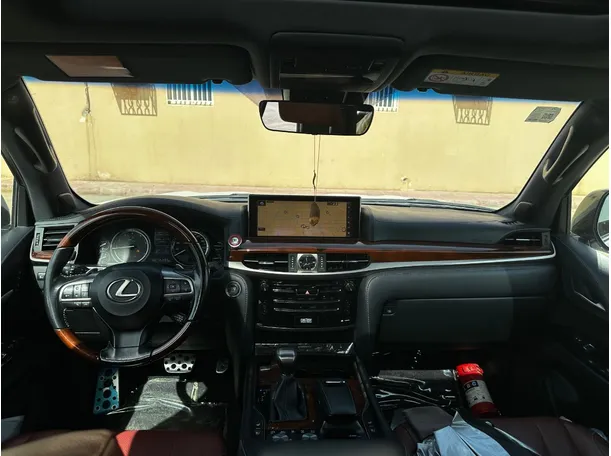 Car image 18